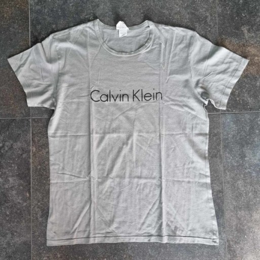 Outlet Suisse – Solderie & Neuf - T-shirt kaki Calvin Klein