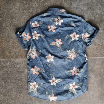 Outlet Suisse – Solderie & Neuf - Chemise bleue à fleurs We