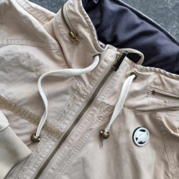 Outlet Suisse – Solderie & Neuf - Veste beige à capuche Khujo