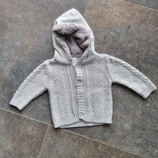 Outlet Suisse – Solderie & Neuf - Pull en laine gris à capuche