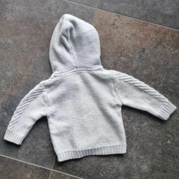 Outlet Suisse – Solderie & Neuf - Pull en laine gris à capuche