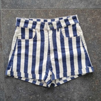 Outlet Suisse – Solderie & Neuf - Short rayé bleu et crème Divided