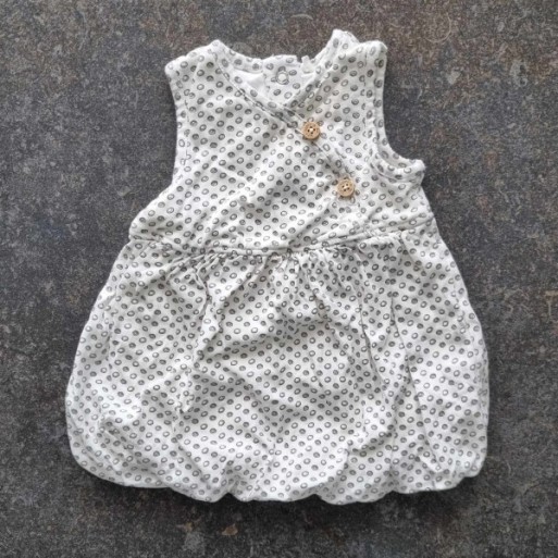 Outlet Suisse – Solderie & Neuf - Robe blanche à motifs bruns Outlet Suisse – Solderie & Neuf - Robe blanche à motifs bruns