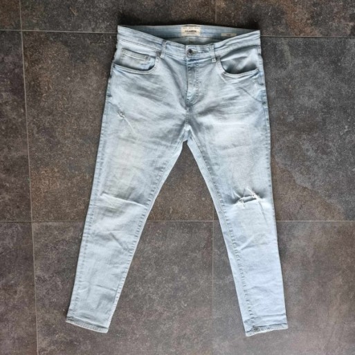 Outlet Suisse – Solderie & Neuf - Pantalon jeans clair Pull&Bear