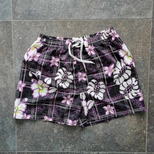 Outlet Suisse – Solderie & Neuf - Short de sport noir floral