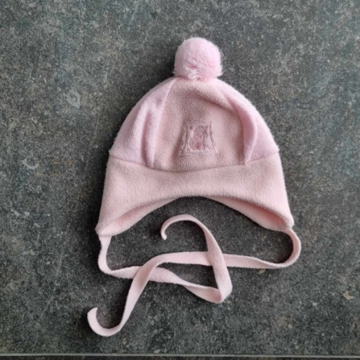 Outlet Suisse – Solderie & Neuf - Bonnet rose épais avec ponpon