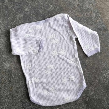 Outlet Suisse – Solderie & Neuf - Body blanc et violet noeds