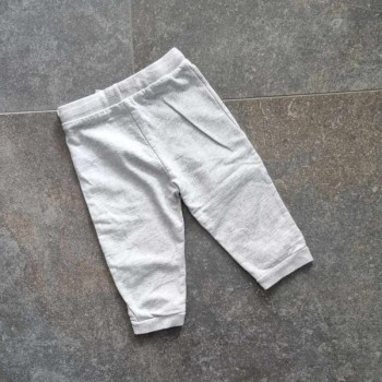 Pantalon gris petits coeurs