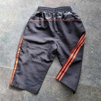 Outlet Suisse – Solderie & Neuf - Short de sport Adidas noir et orange