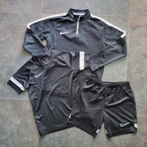 La Solderie suisse - Ensemble de sport noir Nike taille 140