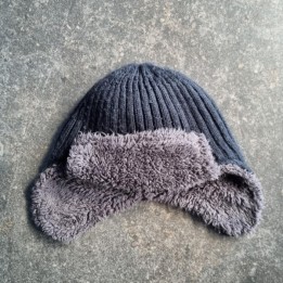 La Solderie suisse  - Bonnet noir avec visière et cache oreilles