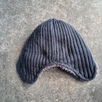 La Solderie suisse  - Bonnet noir avec visière et cache oreilles