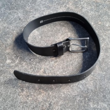 La Solderie suisse  - Ceinture cuir noir H&M longueur 64 cm