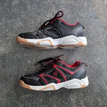 La Solderie suisse - Baskets noires rouge Fila 37